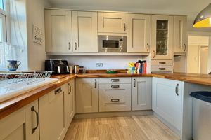 Kitchen/Breakfast Room- click for photo gallery